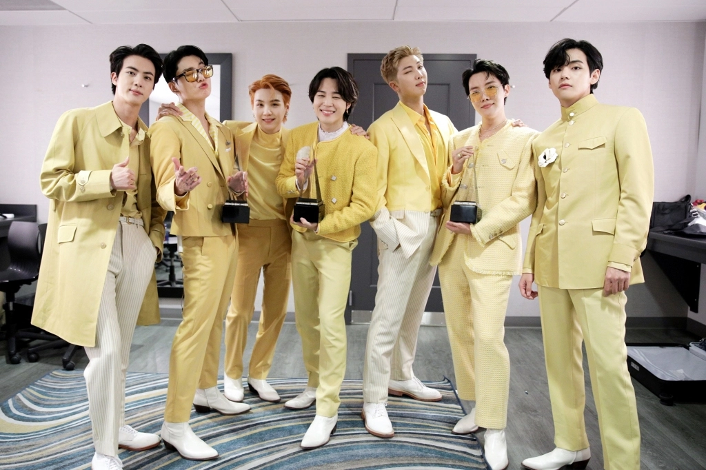 2021년 ‘아메리칸 뮤직 어워드(American Music Awards)’에 참석한 방탄소년단(BTS). 사진=AMA SNS 캡처