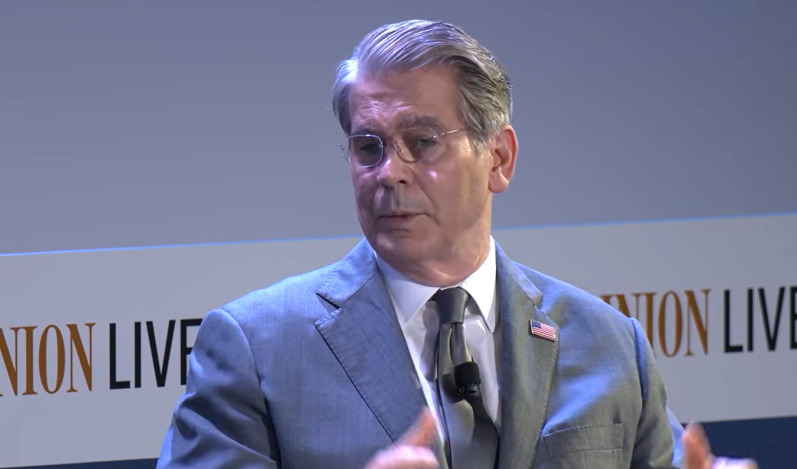 스콧 베선트 재무부 장관이 14일(현지시간) 오는 7월부터 무역법 301조에 따라 관세가 기존 수준으로 복구될 것이라고 발언하고 있다. 유튜브 캡처