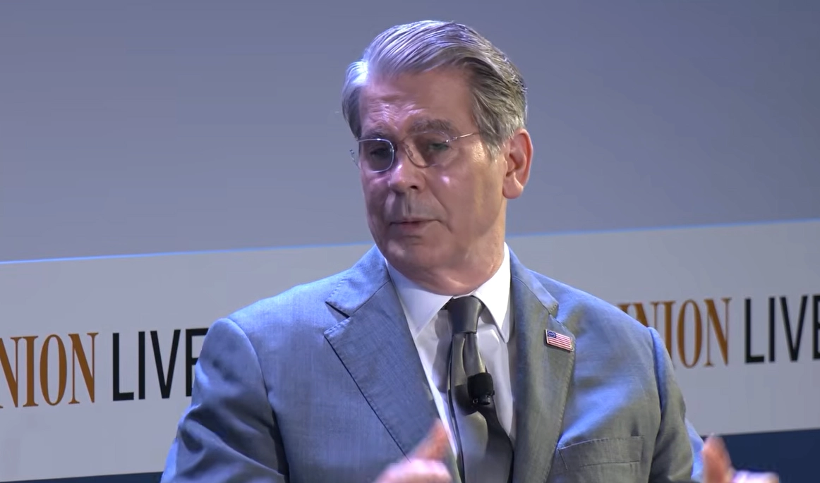 스콧 베선트 재무부 장관이 14일(현지시간) 오는 7월부터 무역법 301조에 따라 관세가 기존 수준으로 복구될 것이라고 발언하고 있다. 유튜브 캡처