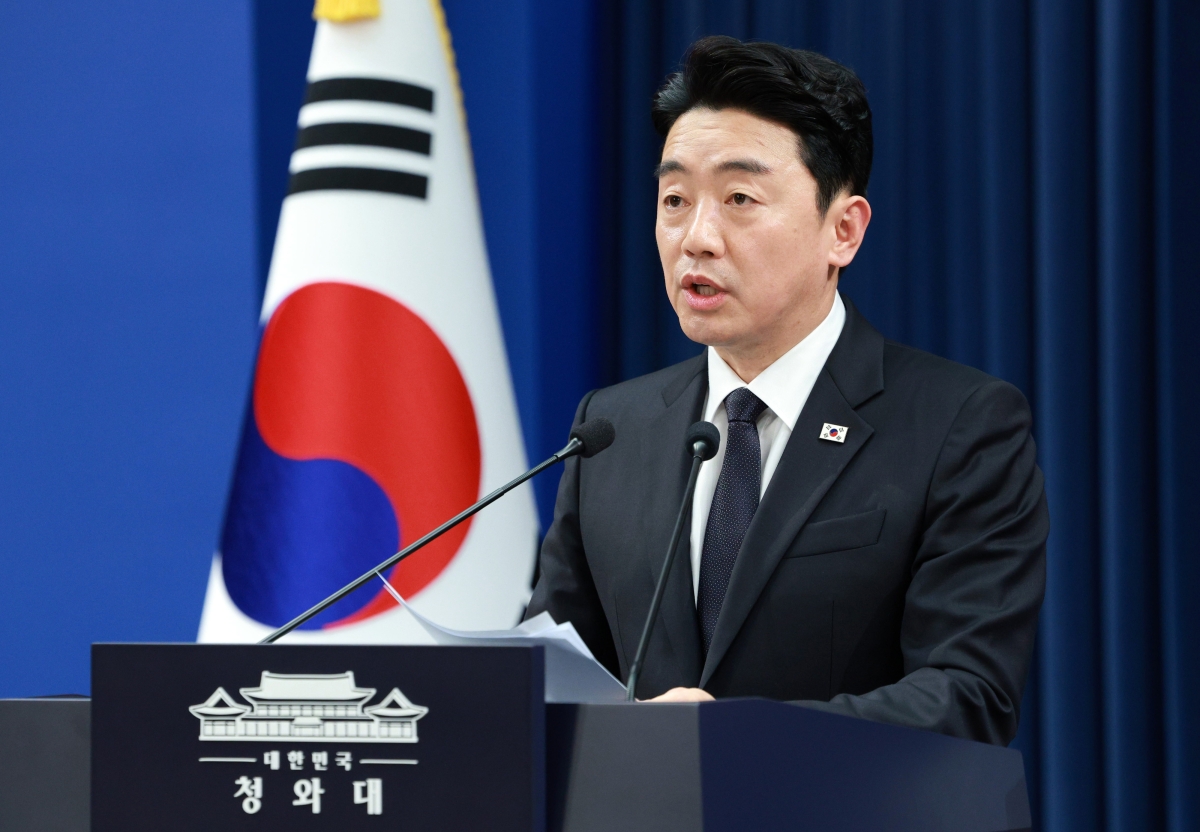 강훈식 비서실장이 15일 청와대 춘추관에서 전략경제협력 대통령특사 활동 결과 관련 브리핑을 하고 있다. 2026.04.15 뉴시스