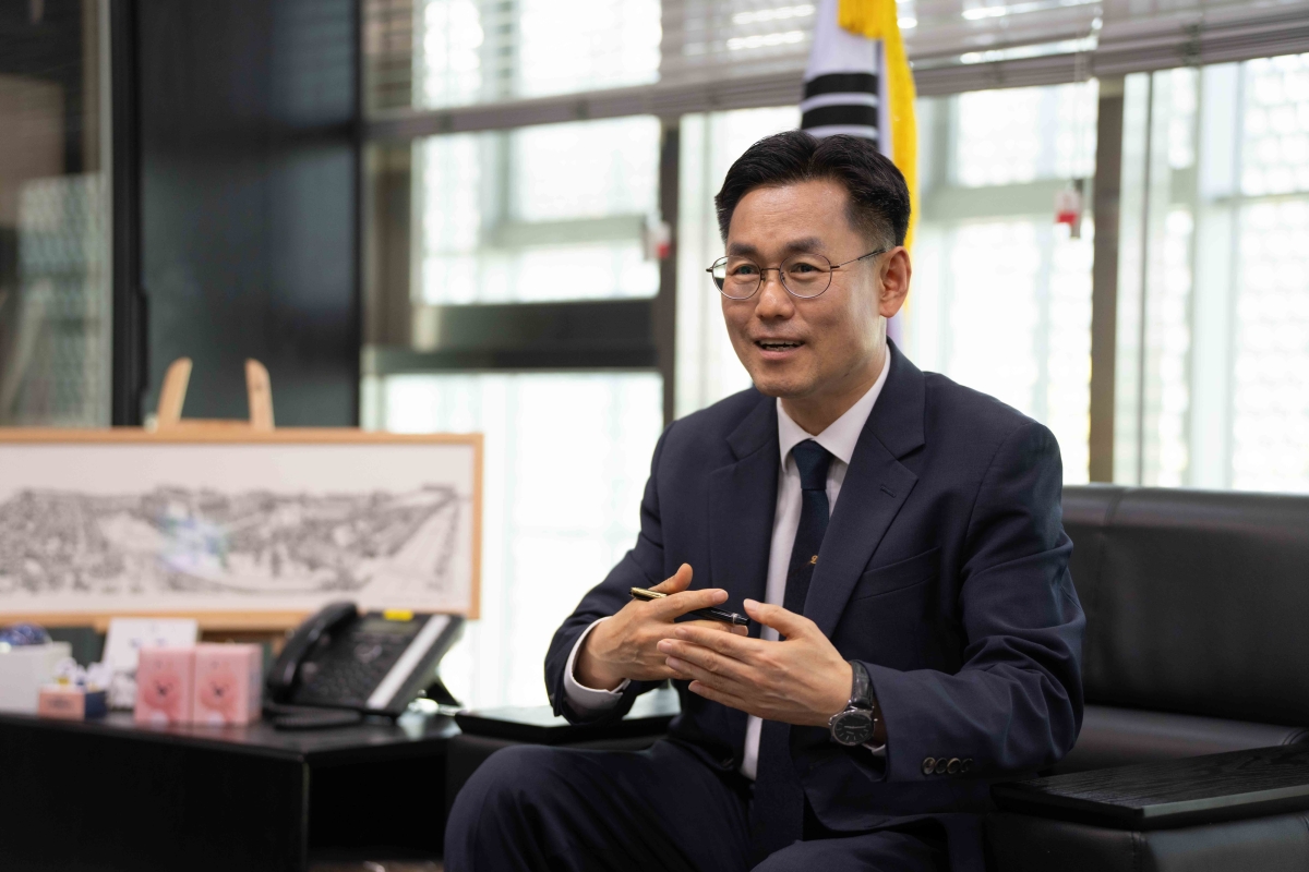 김상욱 국립아시아문화전당(ACC) 전당장이 취임 1주년을 맞아 전당의 성과와 향후 운영 방향에 대한 소회를 밝히고 있다.