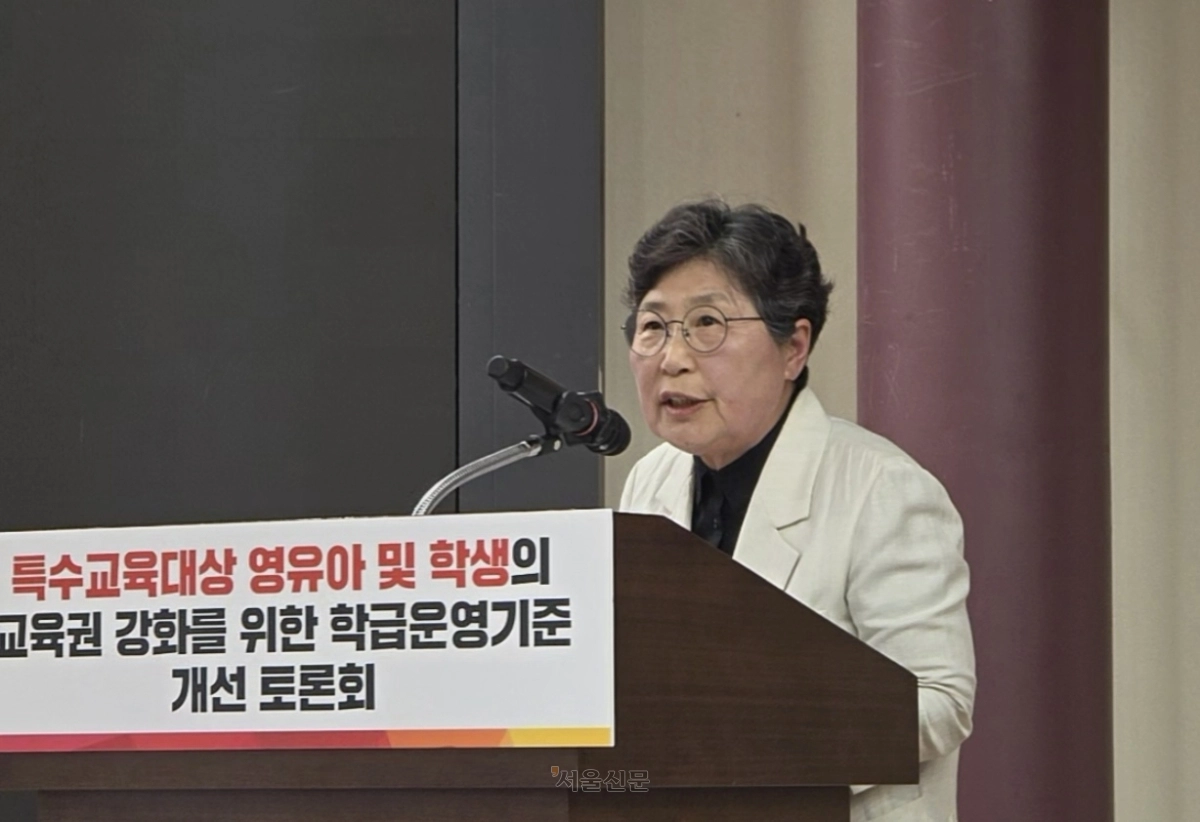 서울 여의도 국회 의원회관 제1소회의실에서 15일 열린 ‘특수교육대상 영유아 및 학생의 교육권 강화를 위한 학급 운영기준 개선 토론회’에서 권영화 전국장애아동보육제공기관협의회 회장이 발언하고 있다. 김임훈 기자