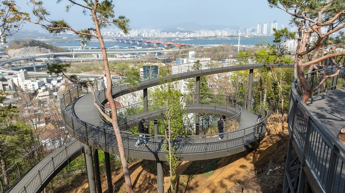 양천구 ‘용왕산 스카이워크’ 원형 데크 모습. 양천구 제공