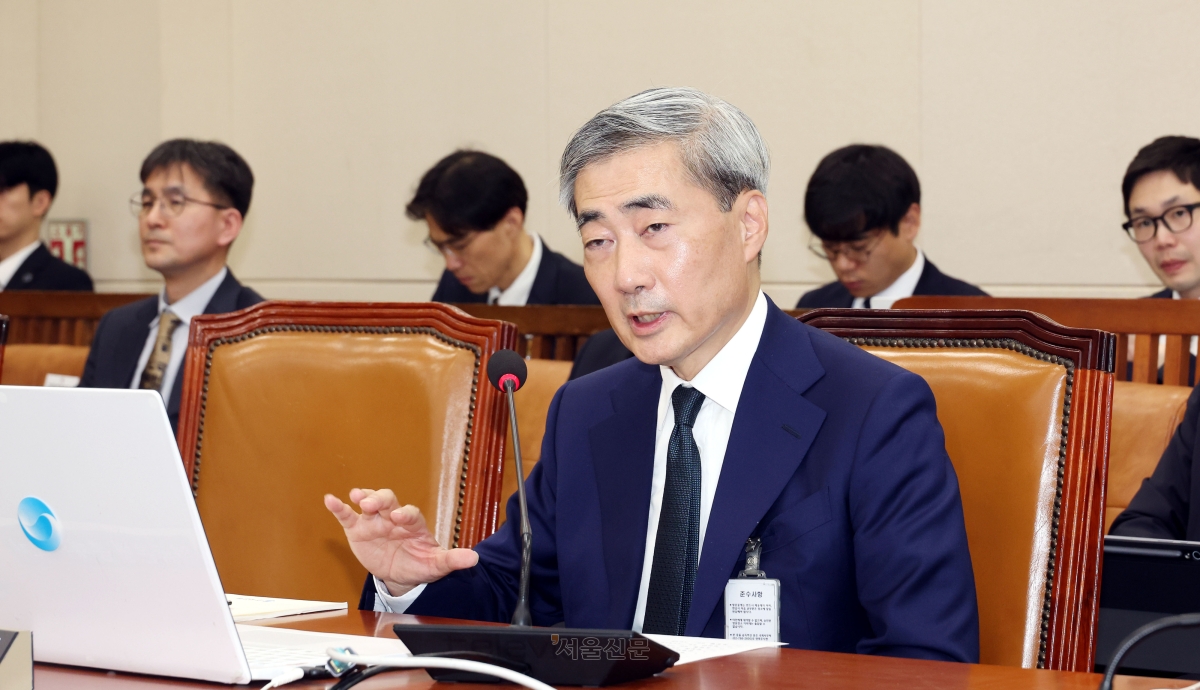 신현송 한국은행 총재 후보자가 15일 국회 재정경제기획위원회에서 열린 인사청문회에서 의원 질의에 답하고 있다. 2026.4.15 안주영 전문기자