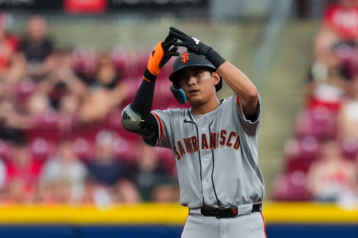 샌프란시스코 자이언츠 이정후가 15일(한국시간) 미국 오하이오주 신시내티 그레이트아메리칸볼파크에서 열린 2026 미국 프로야구 메이저리그(MLB) 신시내티 레즈전에서 4회초 2루타를 치고 세리머니를 하고 있다. 2026.4.14 신시내티 로이터 연합뉴스