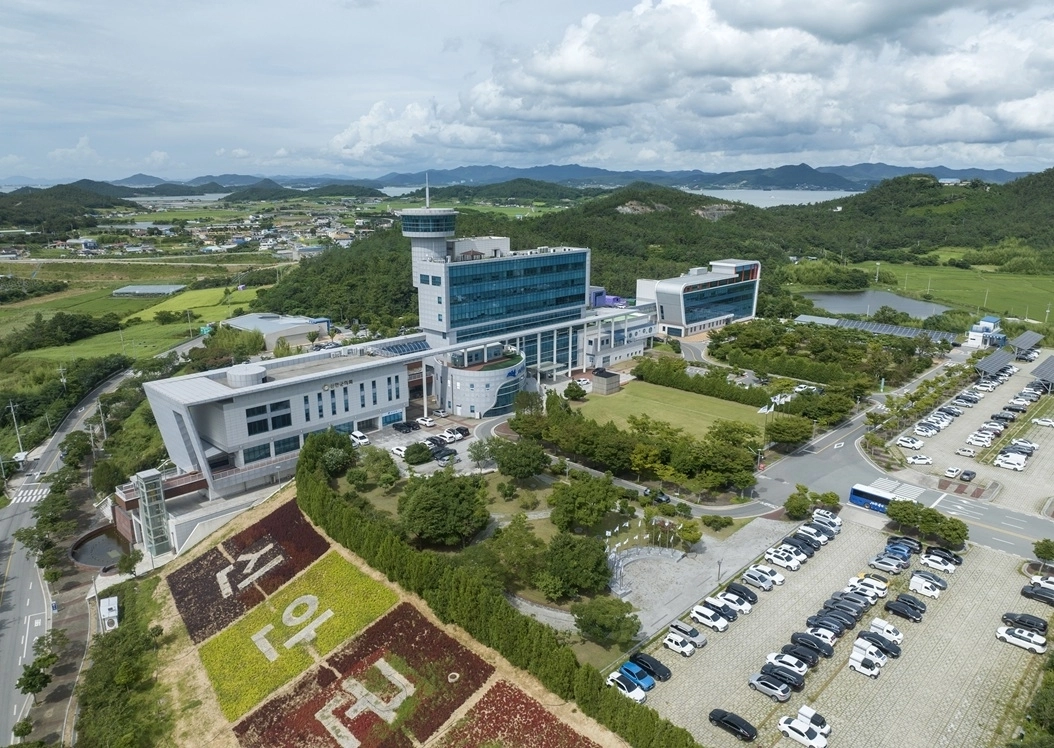 전남 신안군청 청사 전경