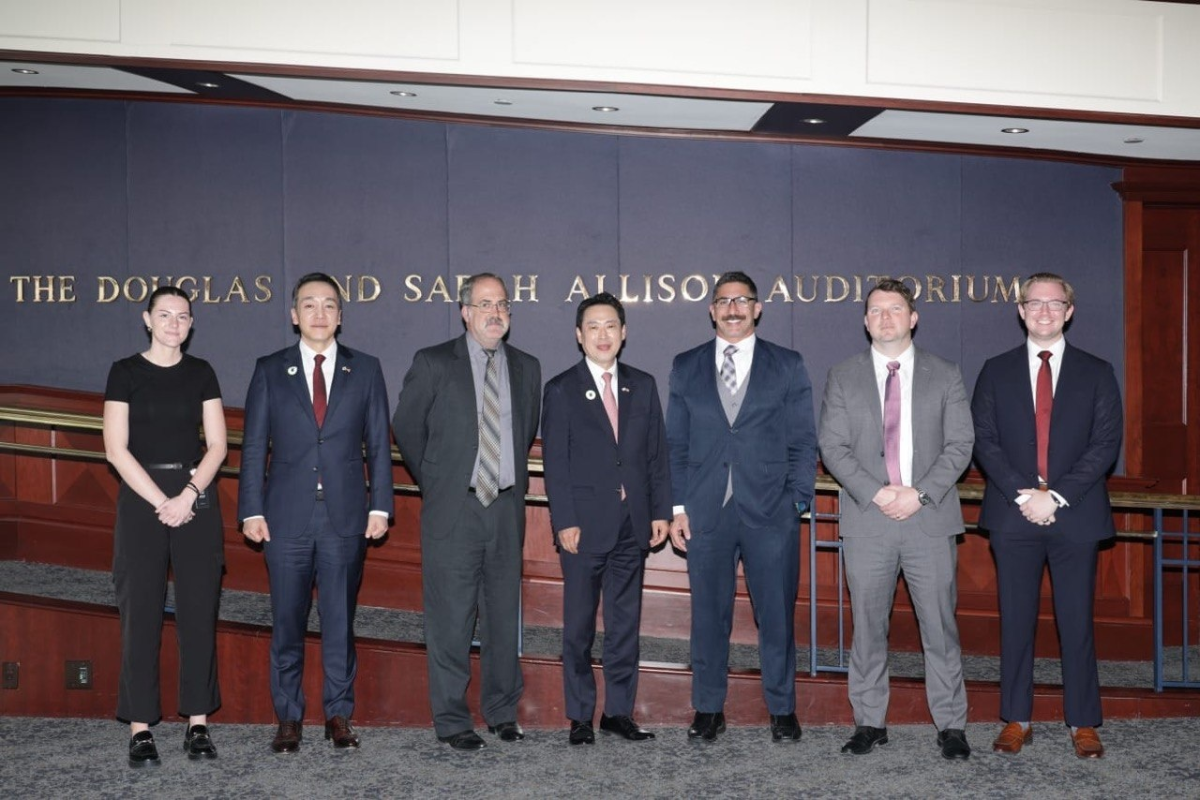 미국을 방문 중인 국민의힘 장동혁 대표가 14일(현지시간) 미국 싱크탱크 헤리티지재단과 간담회를 하고 있다. 장 대표는 페이스북을 통해 헤리티지재단, 미국우선정책연구소(AFPI) 등 미국 싱크탱크와 간담회를 가졌다고 밝혔다. 국민의힘 제공