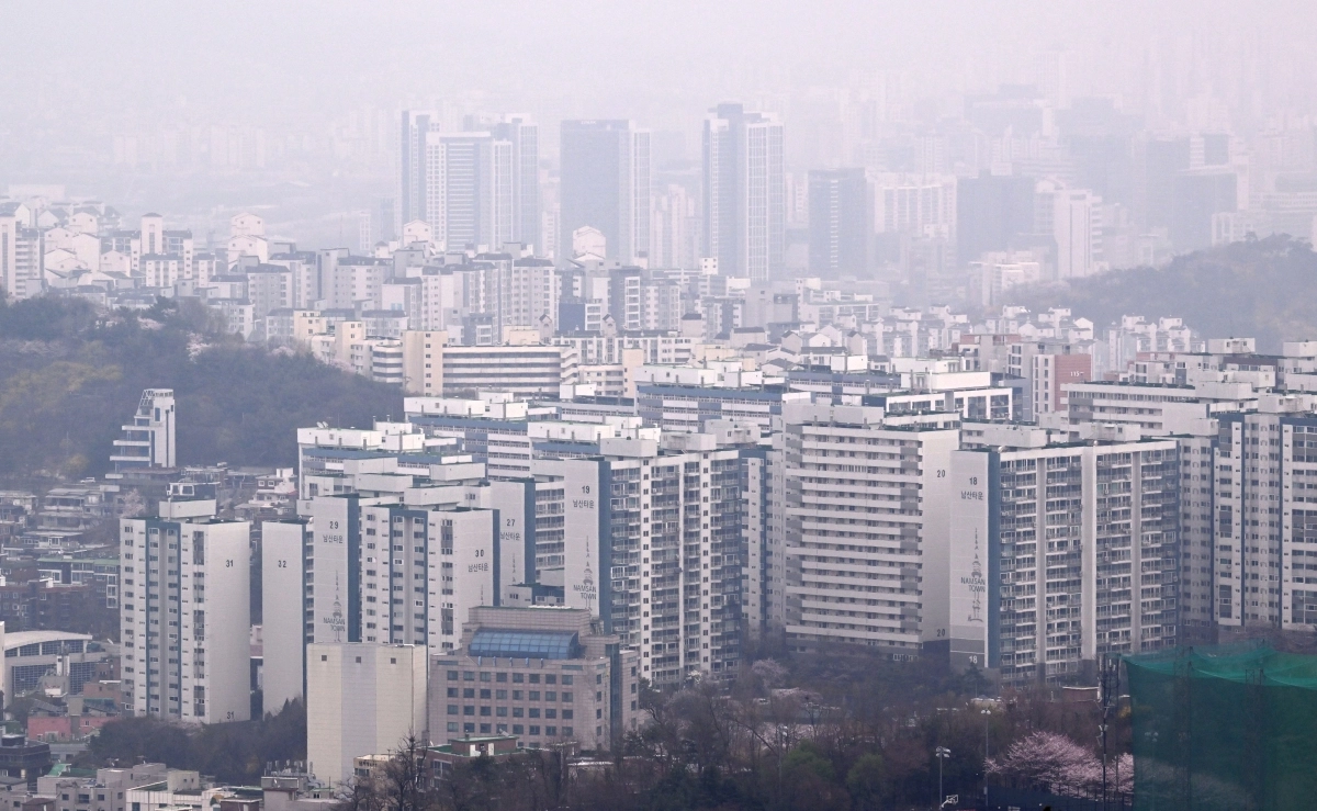 서울 남산에서 본 서울시내 아파트가 뿌옇게 보이고 있다.  도준석 전문기자