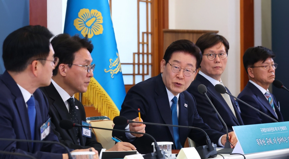 이재명 대통령이 15일 청와대에서 열린 규제합리화위원회 제1차 전체회의에서 발언하고 있다. 2024. 4. 15 연합뉴스