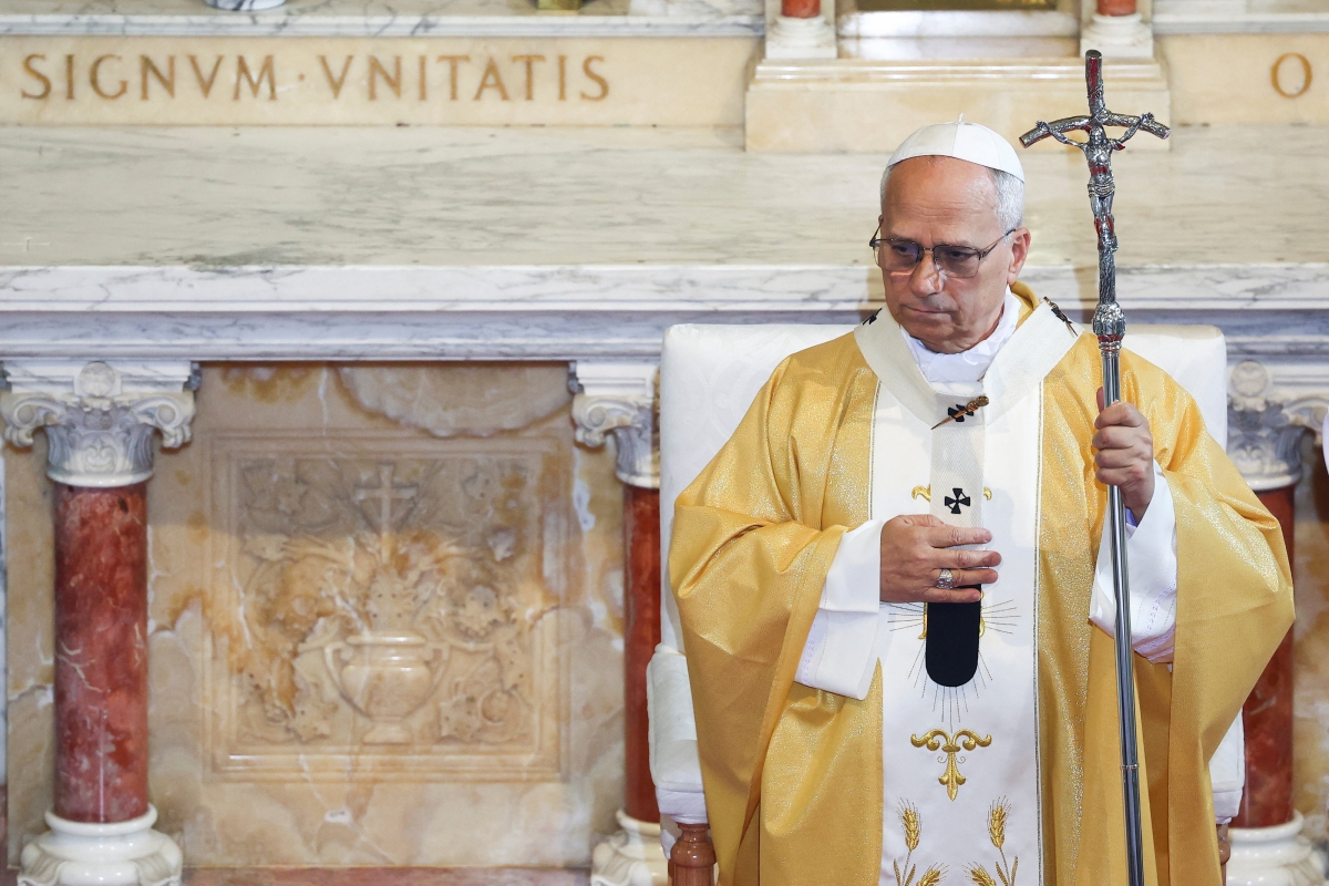 레오 14세 교황이 14일 알제리의 성 아우구스티누스 대성당에서 미사를 집전하는 모습. 안나바 로이터 연합뉴스