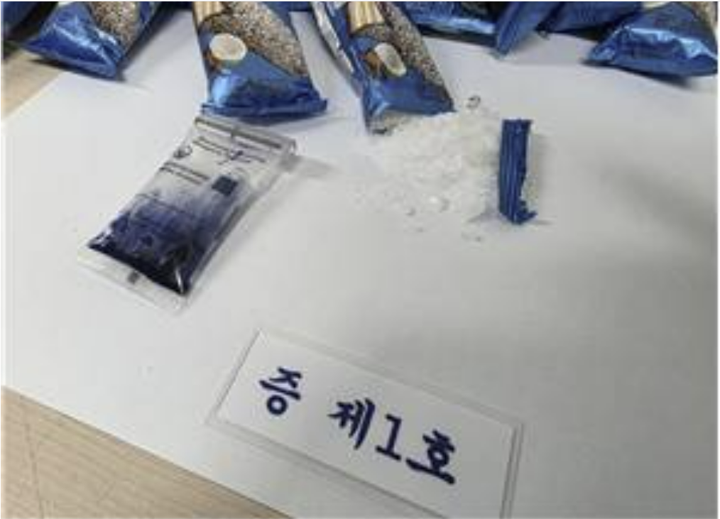 필로폰을 과자로 위장해 봉지에 담아 밀반입한 라오스인이 광주본부세관에 의해 검거됐다. (광주본부세관 제공)