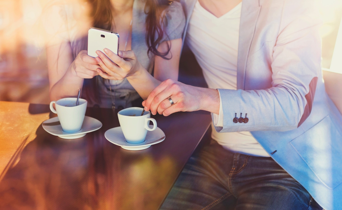 청년 실업률이 16%를 넘는 중국에서 데이팅 앱을 통해 일자리를 구하는 청년들이 증가하면서 현지에서 논란이 되고 있다. 123rf