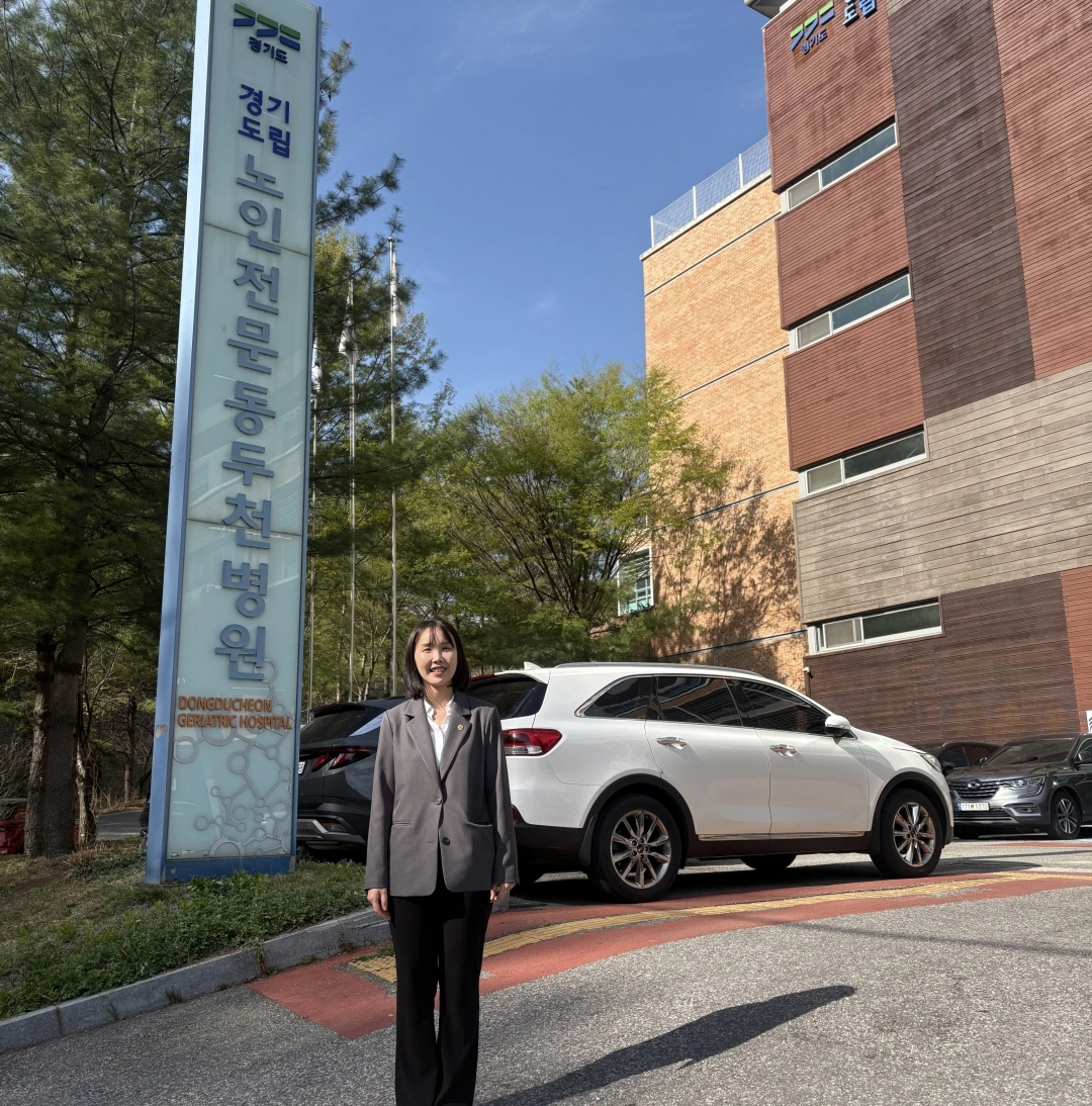 16일 경기도립노인전문동두천병원에서 열린 ‘경기도 사무수탁기관 선정심의위원회’에 위원으로 참석한 이인애 의원.(사진=경기도의회)