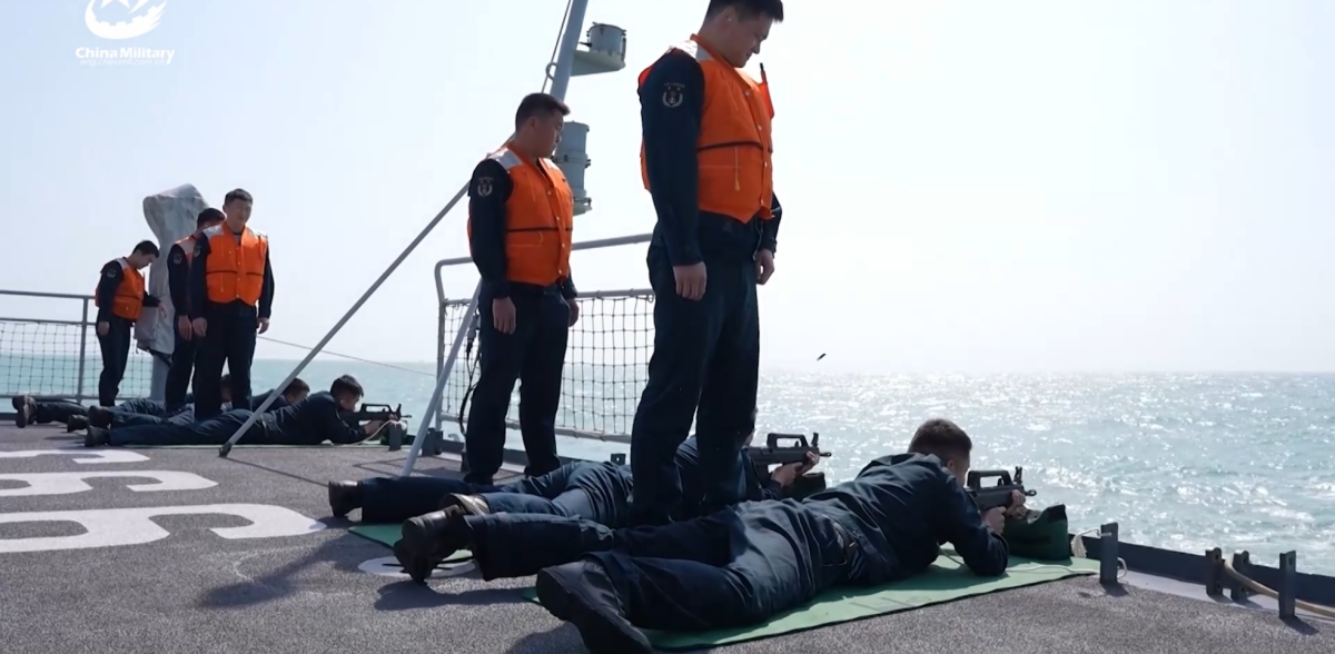 중국 인민해방군이 남중국해에서 실탄 사격 훈련을 하는 모습. 중국 국방부 홈페이지 캡처