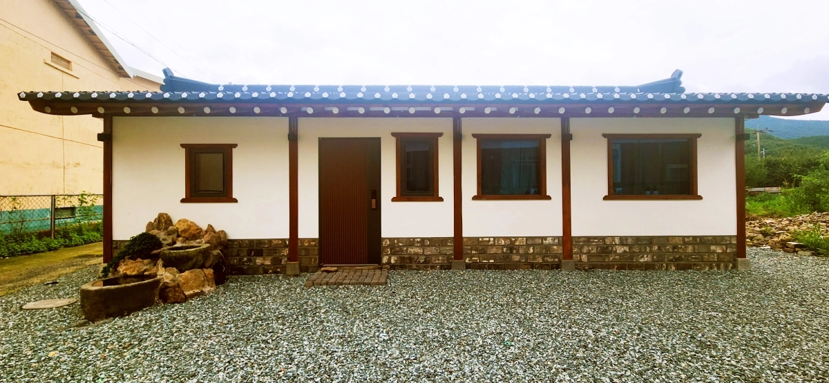 전남 강진군의 빈집은 청년들에게 무료 임대하는 병영스테이로 바뀌었다. 강진군 제공