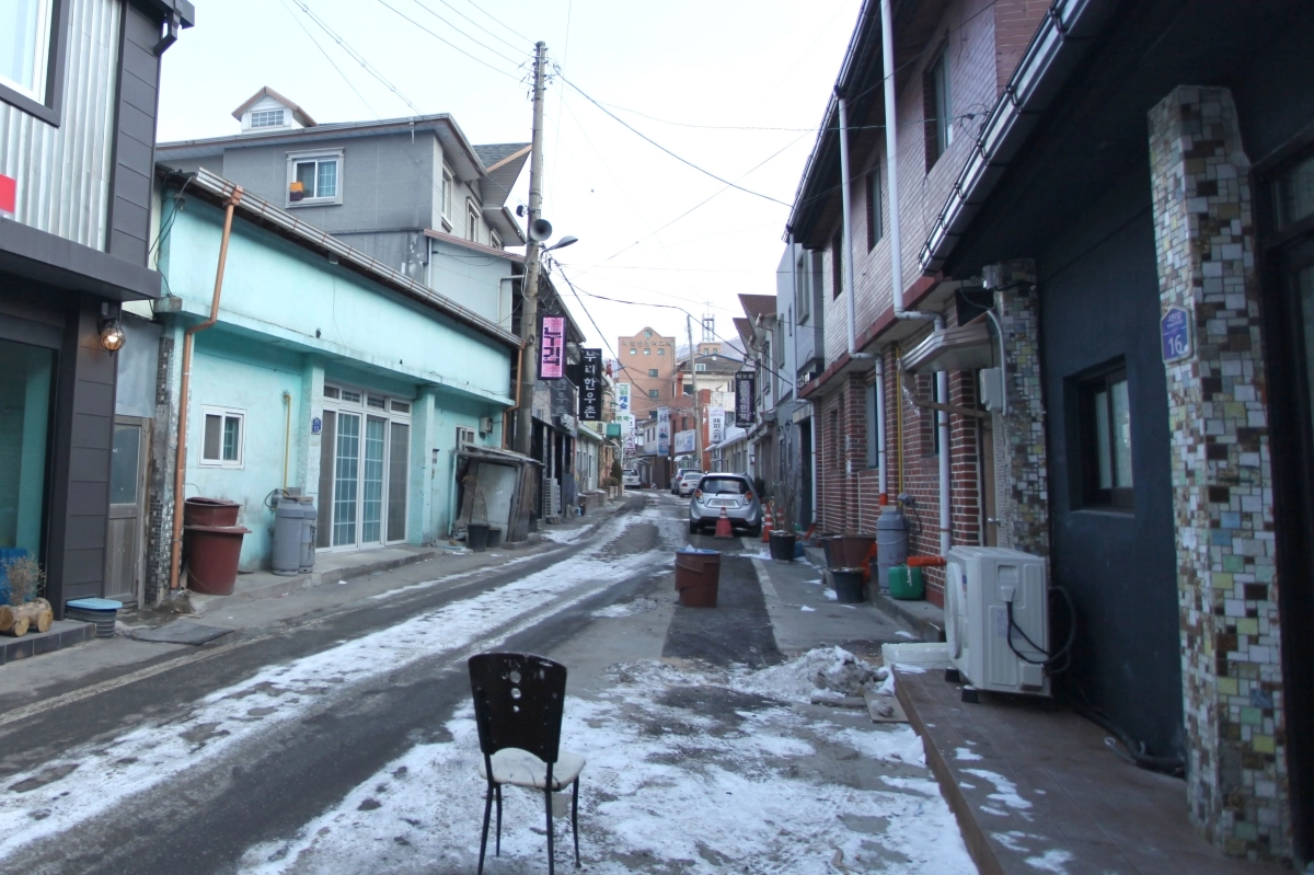 폐광촌이던 강원 정선 고한읍 고한18리. 마을호텔18번가 제공