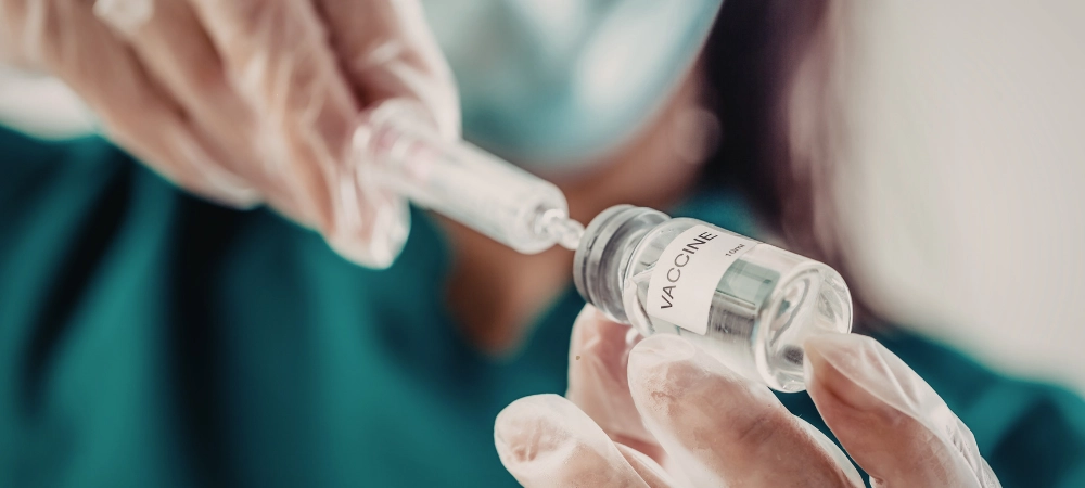 비만이 백신 효과를 떨어뜨리는 핵심 원인이라는 연구 결과가 나왔다. 이에 기존 백신들처럼 혈액 내 항체를 생산하는 방식이 아닌 병원균이 진입하는 부위에서 직접 방어가 이뤄질 수 있도록 하는 방식의 신개념 백신 개발이 필요하다는 지적이 나왔다.  미국 면역학회 제공