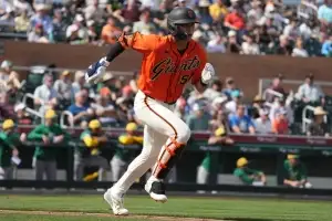MLB 이정후, 시즌 두 번째 3안타…시즌 타율 0.246 껑충