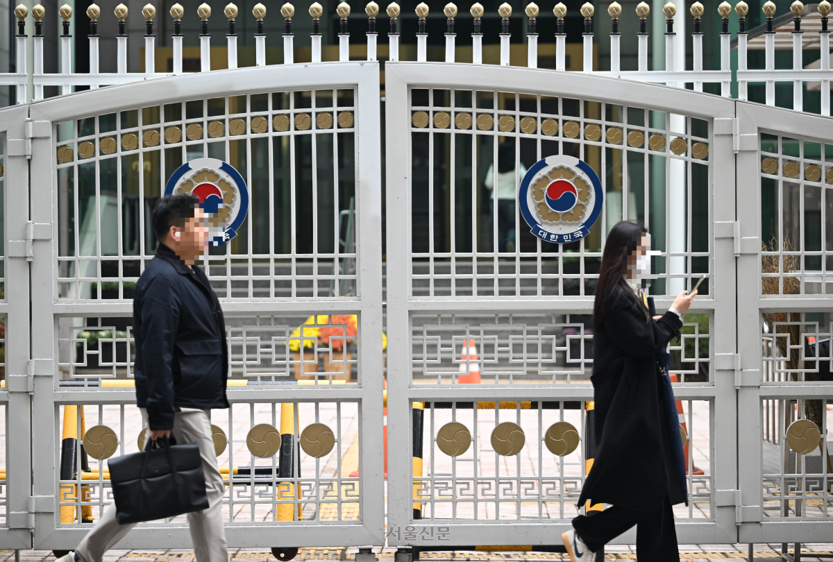 지난해 11월 25일 서울 종로구 정부서울청사 입구. 홍윤기 기자