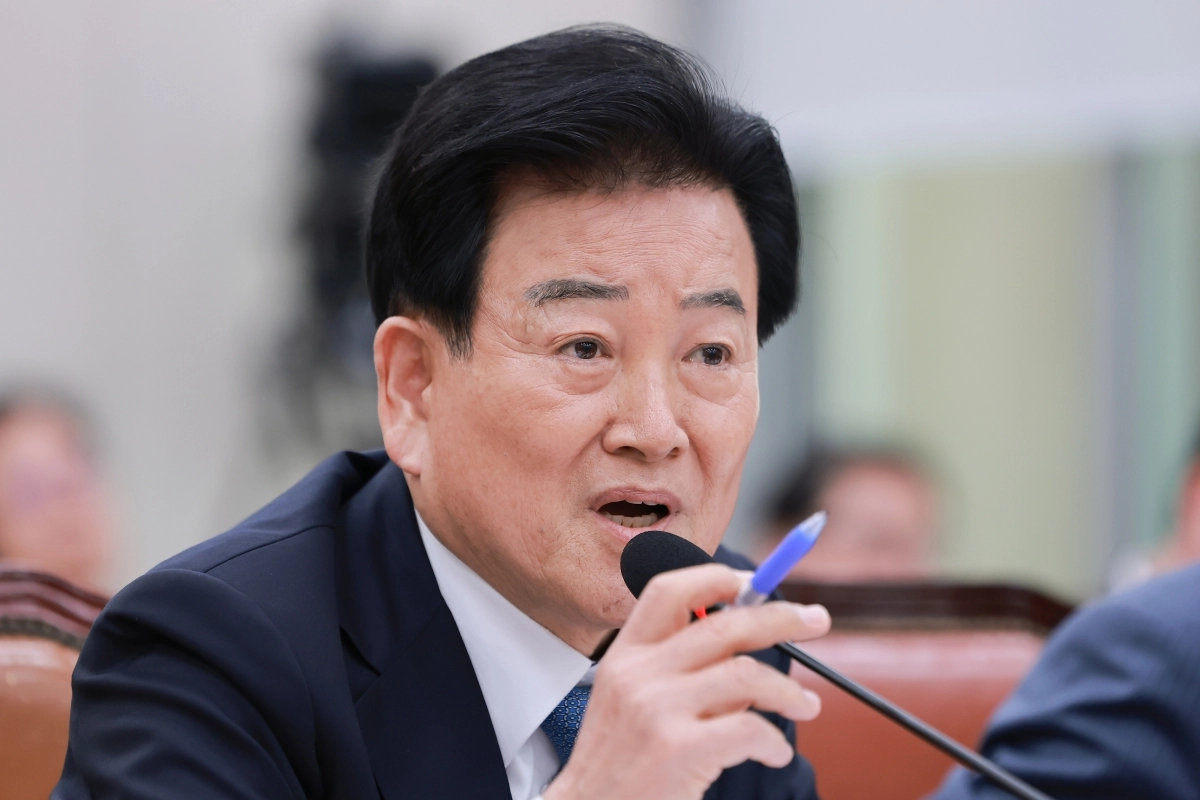 정동영 통일부 장관이 15일 국회에서 열린 외교통일위원회 전체회의에서 의원 질의에 답하고 있다. 2026.4.15 연합뉴스