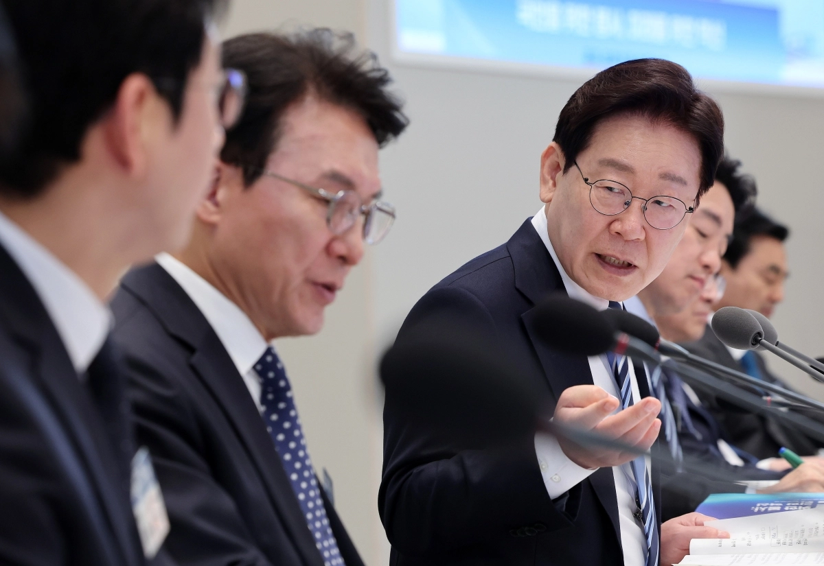 총리에게 질문하는 이재명 대통령