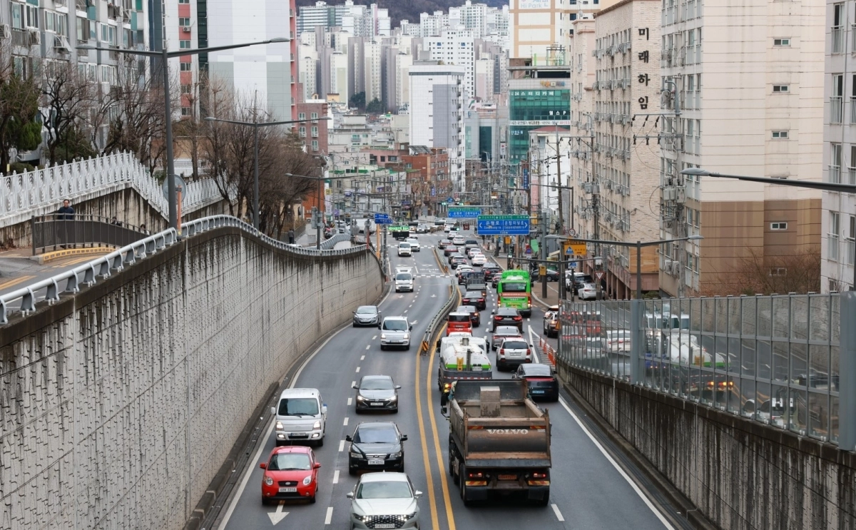 출근 시간대 서울 은평구 신사동 신사지하차도 일대 차량이 정체되고 있다. 은평구 제공