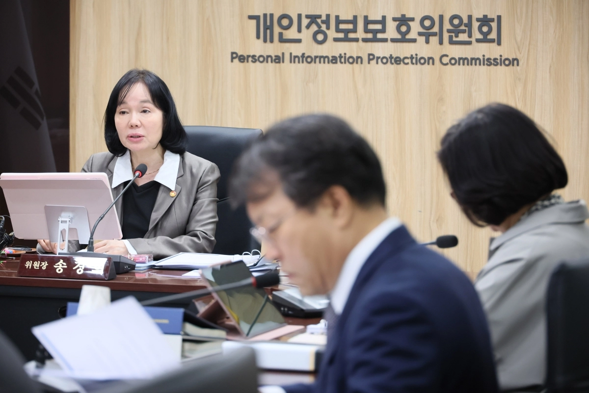 발언하는 송경희 개인정보위원장