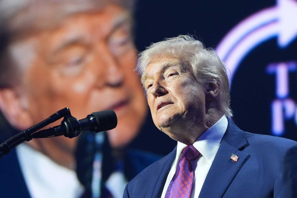 도널드 트럼프 미국 대통령이 17일(현지시간) 미국 애리조나주 피닉스 드림시티교회에서 열린 ‘터닝포인트 USA’ 행사에서 연설하고 있다. AP 뉴시스