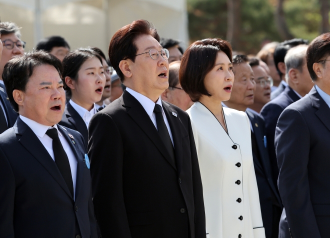 이 대통령, 4·19 혁명 기념식 취임 후 첫 참석…김 여사 동행
