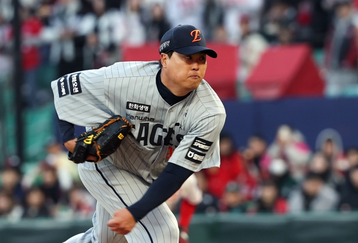 역투하는 한화 선발 류현진