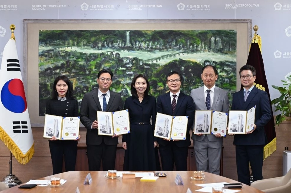 지난 17일 서울시의회 의장실에서 열린 입법·법률고문 위촉식 행사