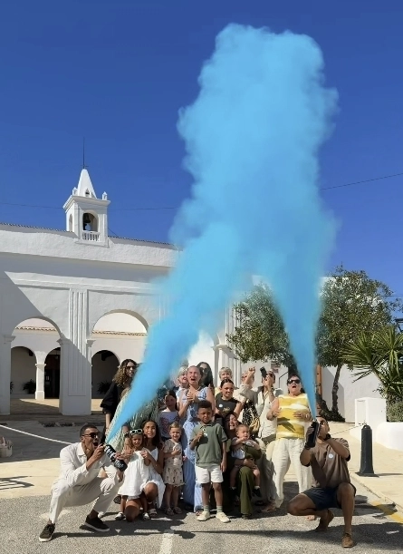 아내 샨텔이 젠더리빌을 통해 아기가 남자아이임을 알렸다. 고(故) 조 톰슨 인스타그램 캡처