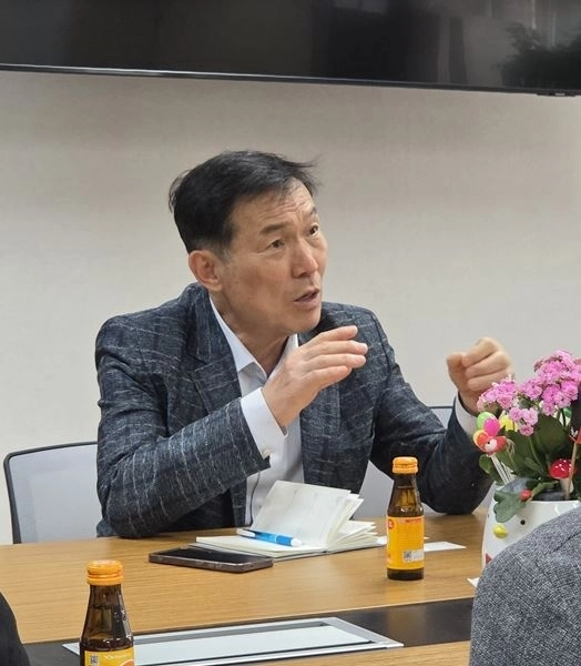 간담회에서 발언하는 남궁역 의원