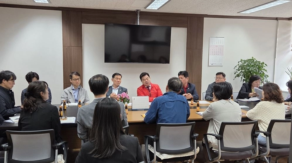 지난 17일 열린 전곡초 스포츠센터 운영 정상화를 위한 간담회