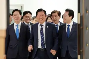 정청래, 장동혁 방미에 “남의 당이지만 부끄러워”