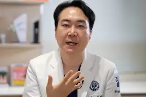 “얼굴 노화, 이렇게 늦출 수 있습니다” 성형외과 원장이 밝힌 ‘티 안 나게’ 젊어지는 법