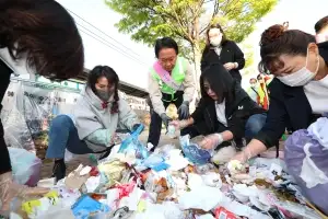 서대문구 ‘클린데이’ 현장에서 생활폐기물 감량 확인