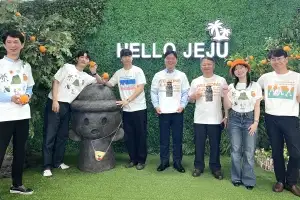 국내공항 최초 자체 테마 티셔츠 선보이는 제주공항