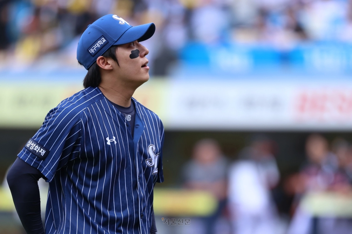 원태인이 19일 대구 삼성 라이온즈 파크에서 열린 2026 프로야구 삼성 라이온즈와 LG 트윈스의 경기 도중 숨을 고르고 있다. 2026.4.19 삼성 라이온즈 제공