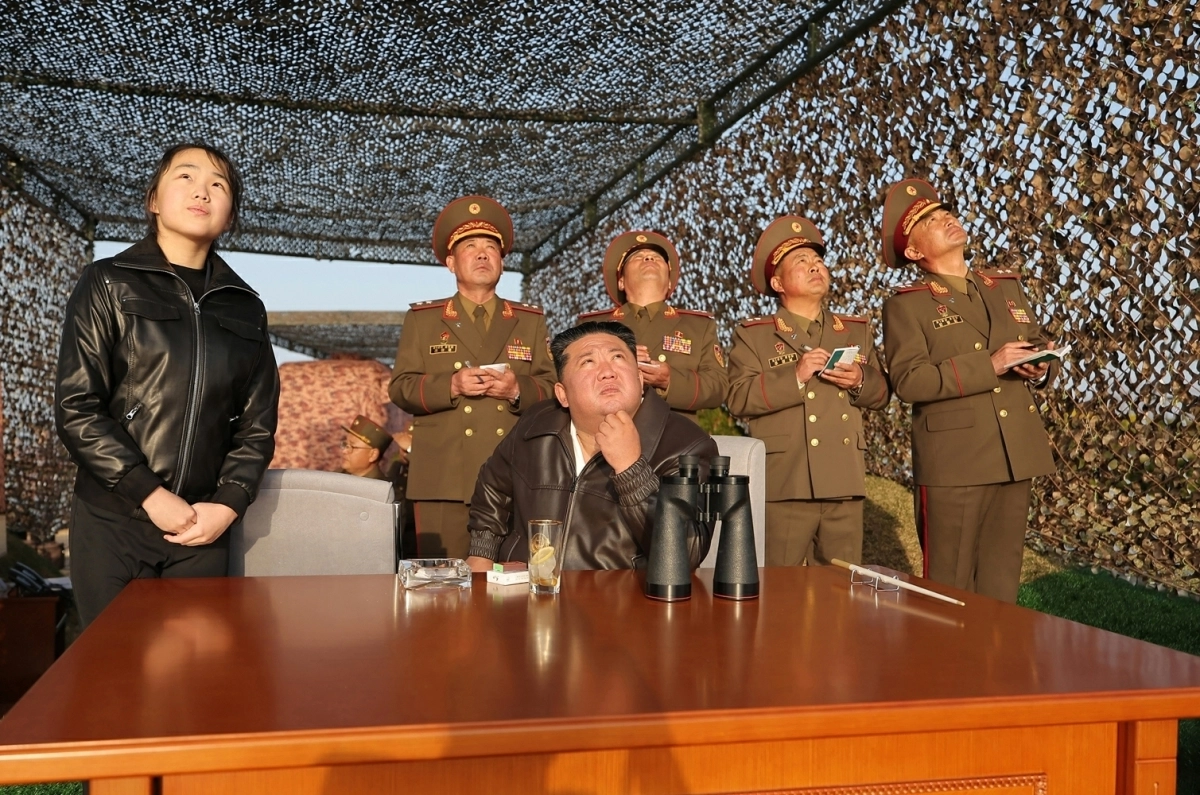 김정은, 주애와 참관… 시험 결과에 ‘대만족’