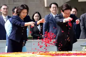 [포토] 이재명 대통령, 간디 추모공원 헌화
