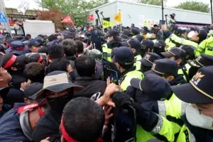 [포토] 진주 화물연대 집회 사망사고… 노조·경찰 ‘대치’