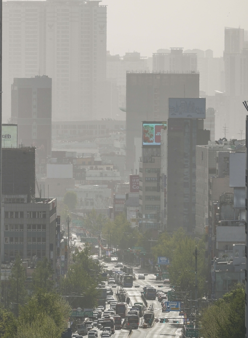 미세먼지로 가득한 도심. 뉴시스