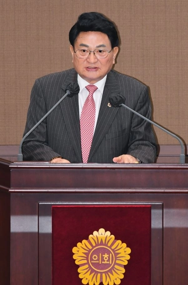 제335회 임시회 본회의 5분 자유발언을 하는 홍국표 의원