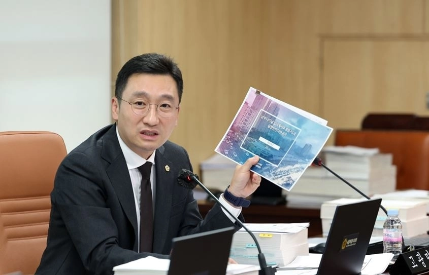 활성화용역 관련 질의 중인 고광민 의원
