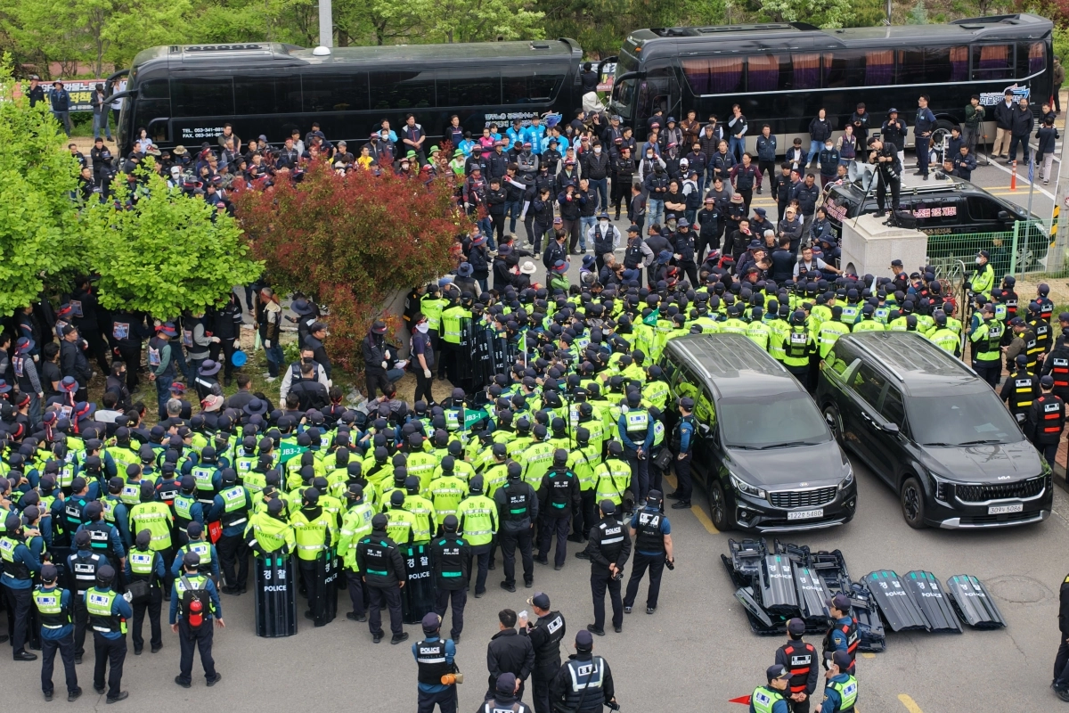 화물연대-경찰 대치