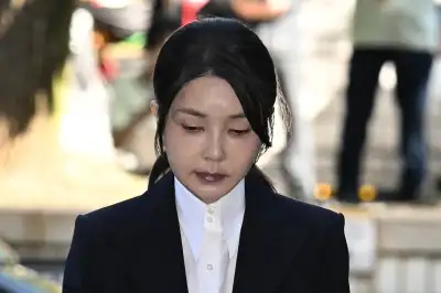 김건희, ‘쥴리 의혹’ 재판 불출석… 과태료 300만원·증인 재소환