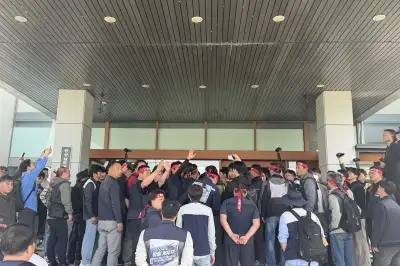 ‘노조원 사상’ 화물연대 “공권력 의한 살인”…진주물류센터 사고 책임 공방