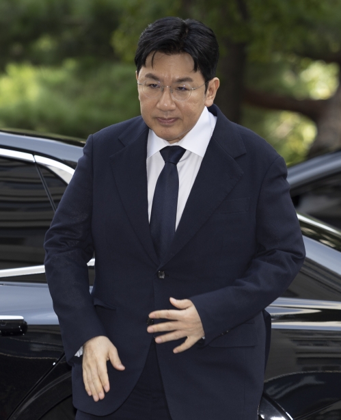 조사 받기 위해 경찰 출석하는 방시혁 의장