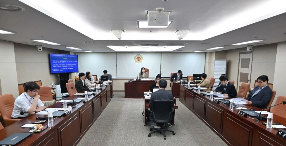 21일 제4차 회의를 연 서울시의회 마약 퇴치를 위한 예방 교육 특별위원회(위원장 직무대리 이효원)